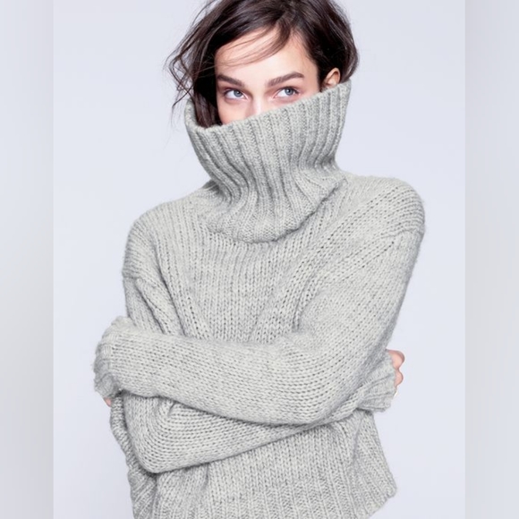 J. Crew Sweaters - J CREW wool cropped chunky turtleneck sweater in grey Sz L